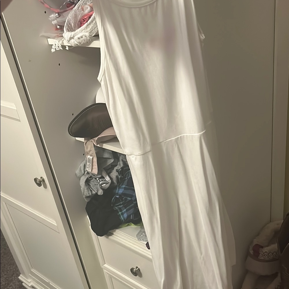 Elegant White Sleeveless Dress